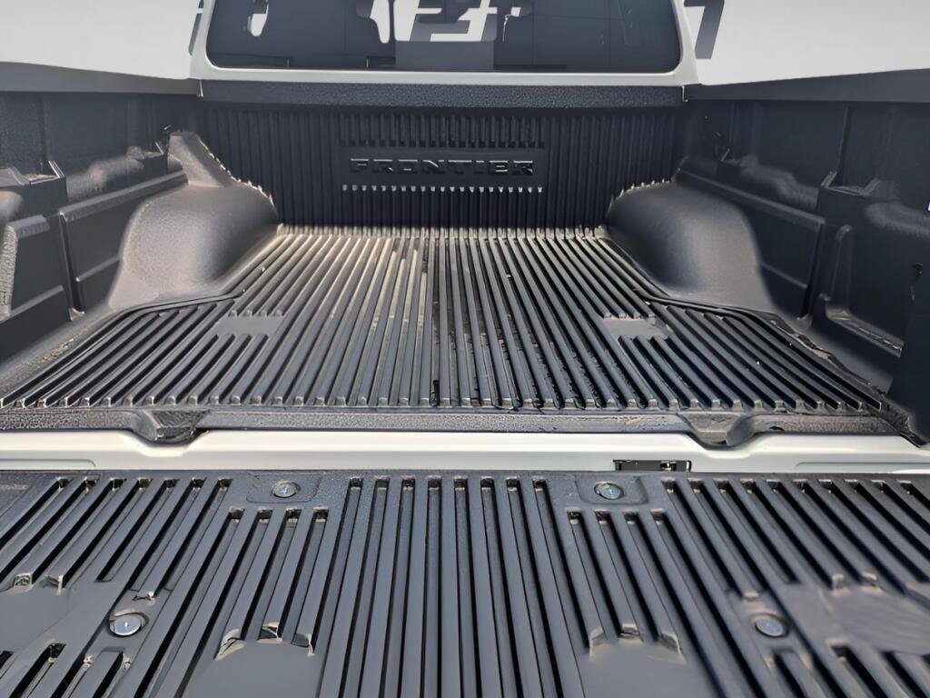 Used 2025 Nissan Frontier SV AWD/4WD image 23