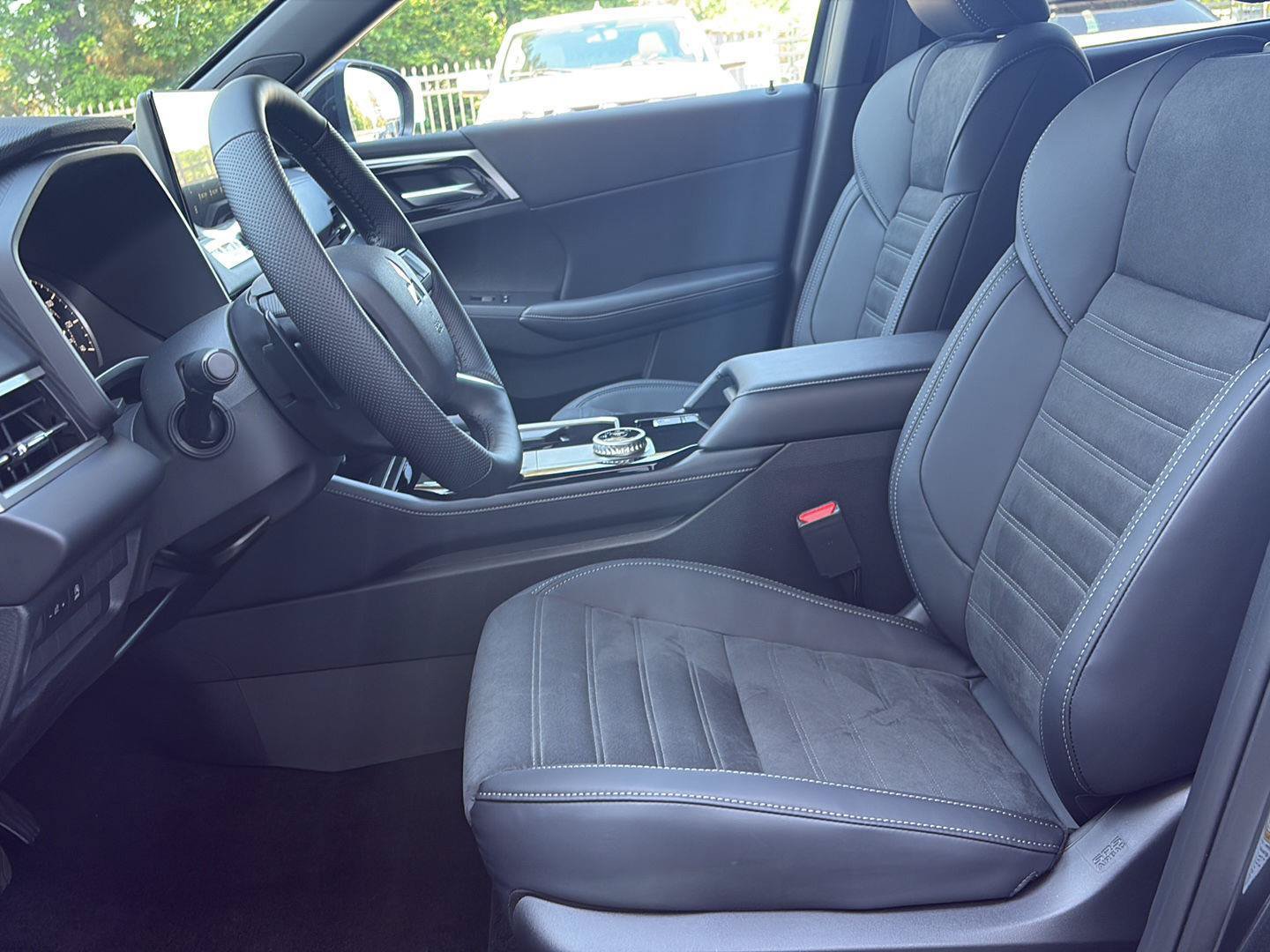 New 2026 Mitsubishi Outlander LE FWD image 15