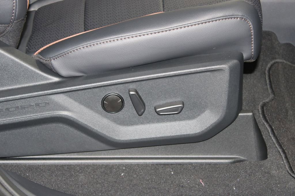 New 2026 Ford F250 Lariat w/ Black Appearance Package image 29