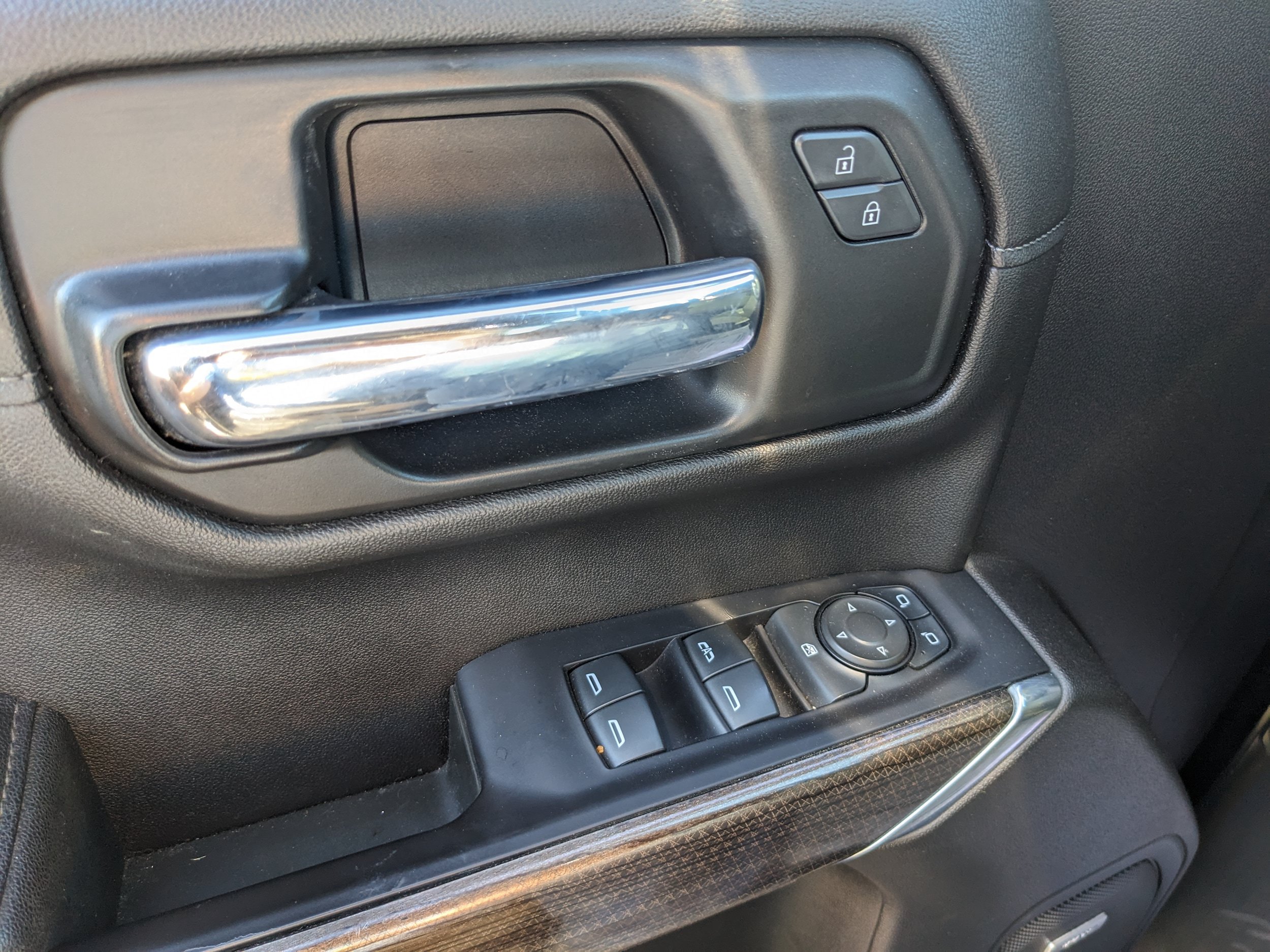Used 2021 Chevrolet Silverado 1500 LT Trail Boss w/ Convenience Package II AWD/4WD image 29