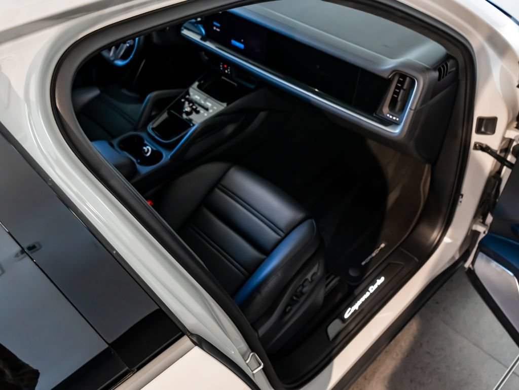 Certified 2025 Porsche Cayenne Turbo AWD/4WD image 30