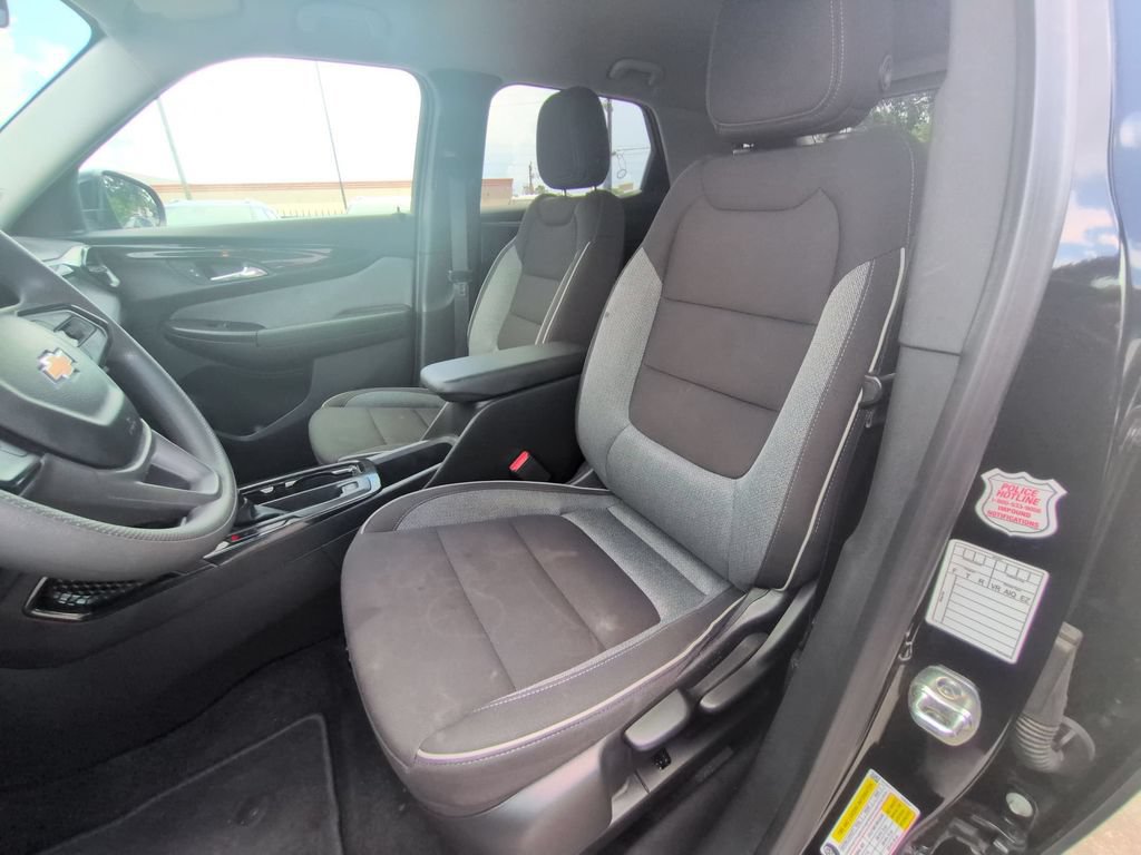 Used 2025 Chevrolet TrailBlazer LT AWD/4WD image 24