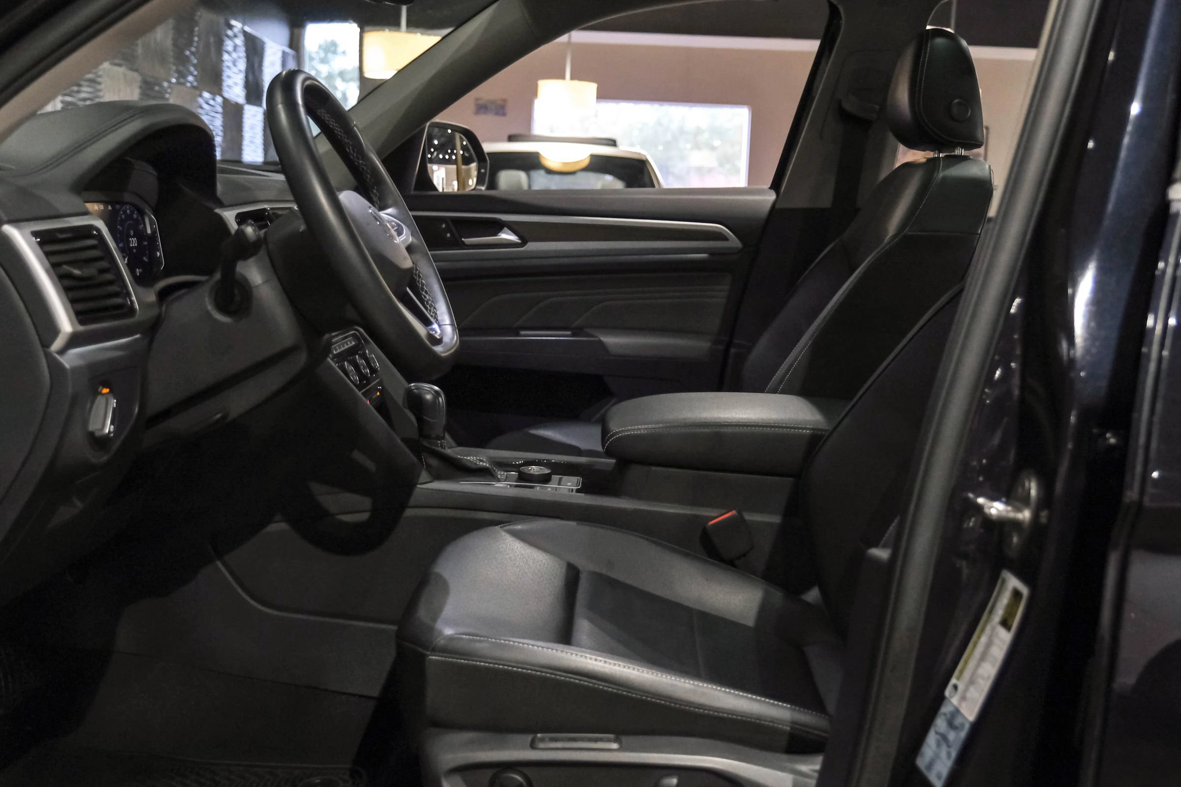 Used 2021 Volkswagen Atlas SEL AWD/4WD image 4