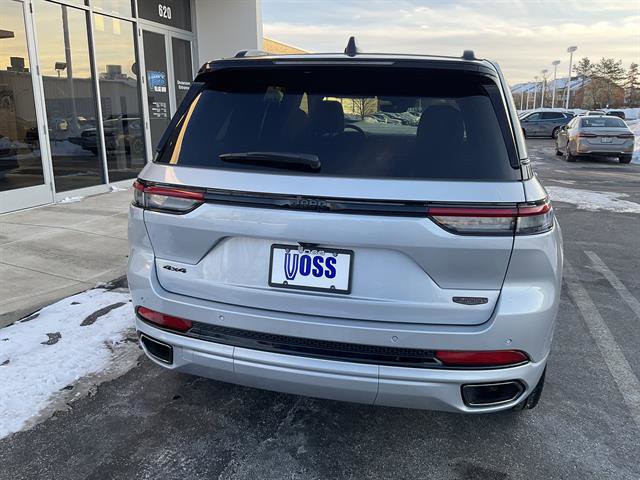 Used 2025 Jeep Grand Cherokee Summit w/ Obsidian Package image 4