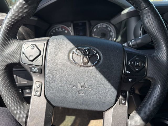 Used 2020 Toyota Tacoma TRD Off-Road image 2