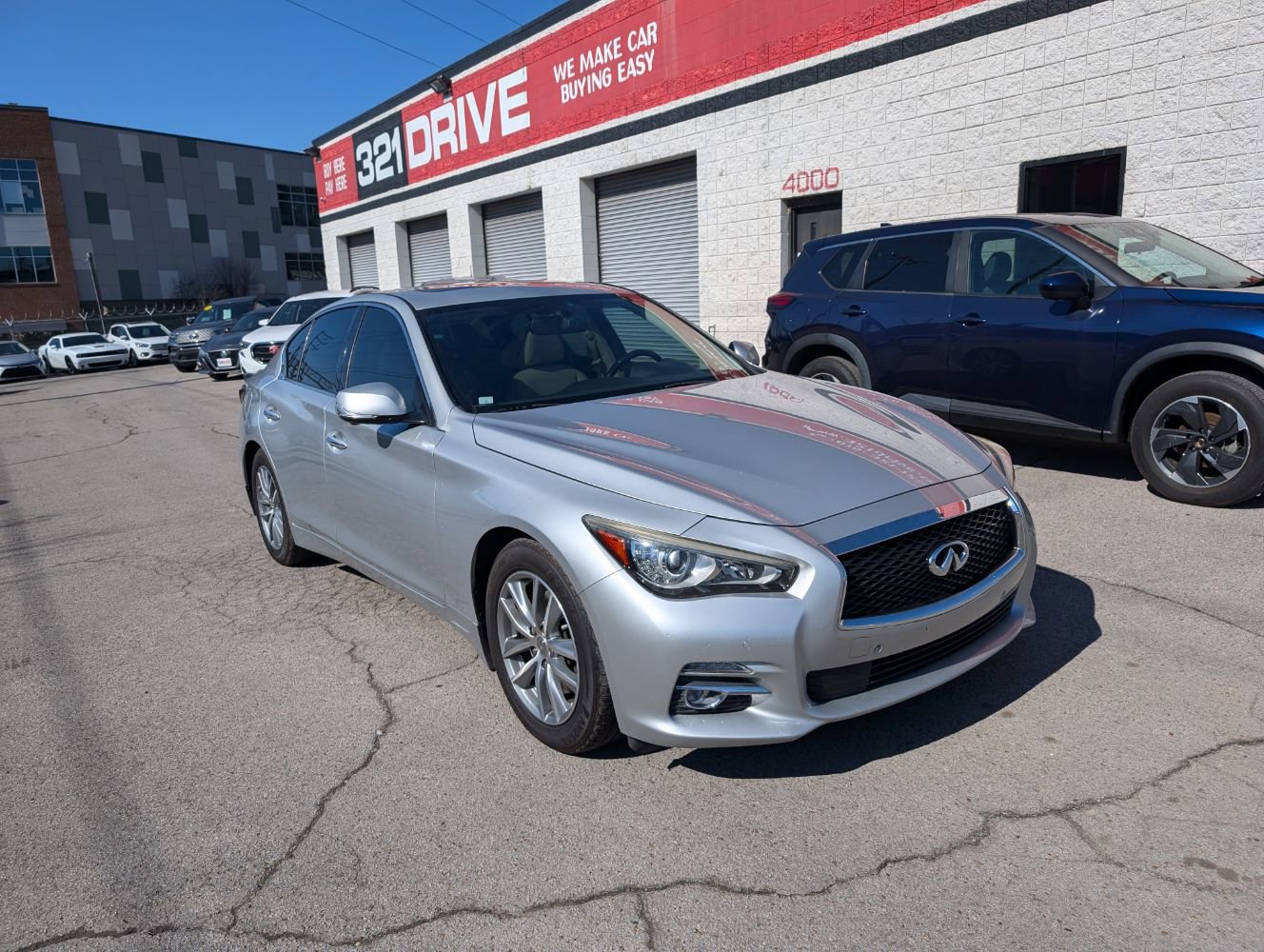 Used 2015 INFINITI Q50 Premium w/ Deluxe Technology Package AWD/4WD image 4