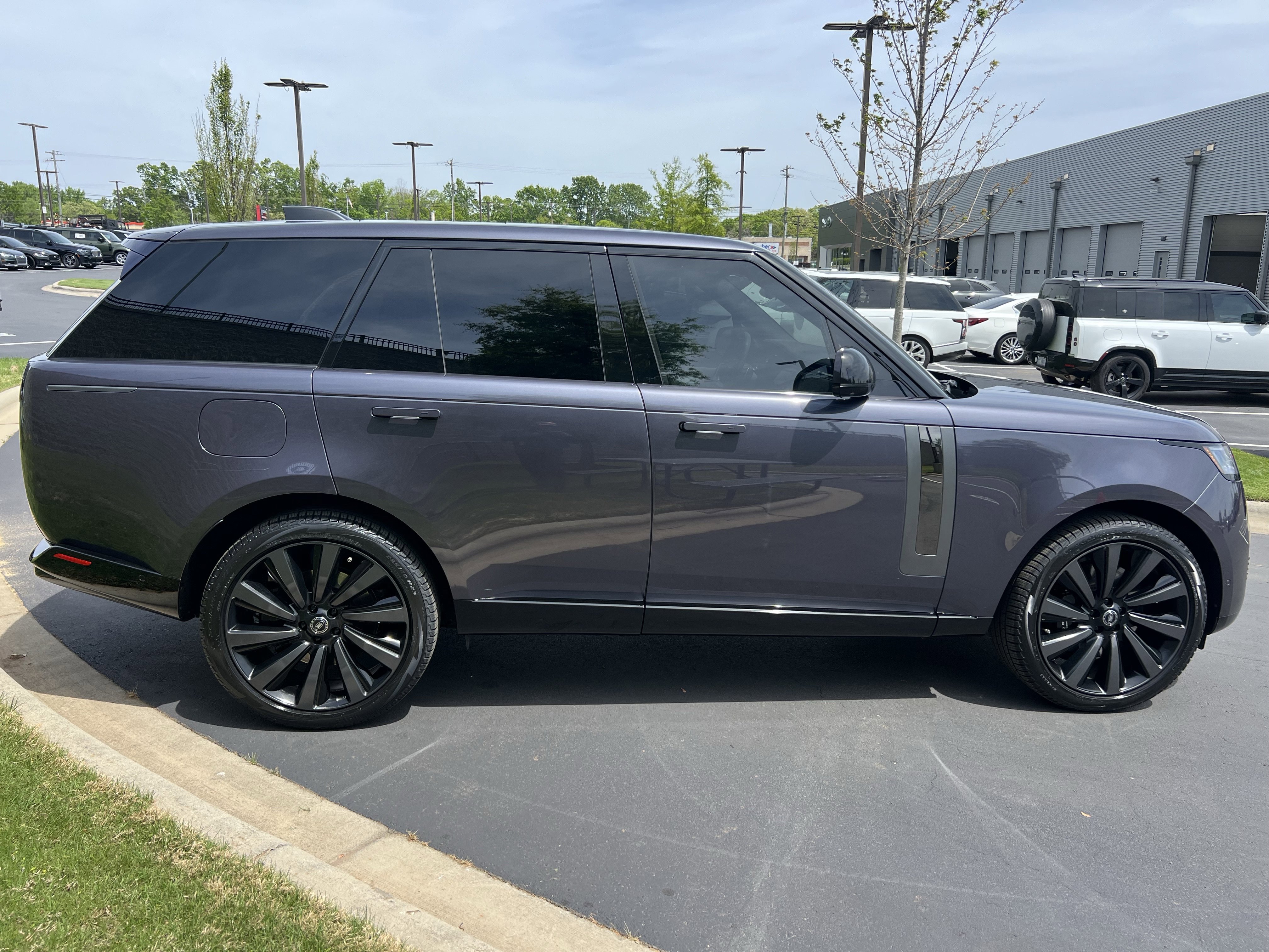 Certified 2023 Land Rover Range Rover SV image 8