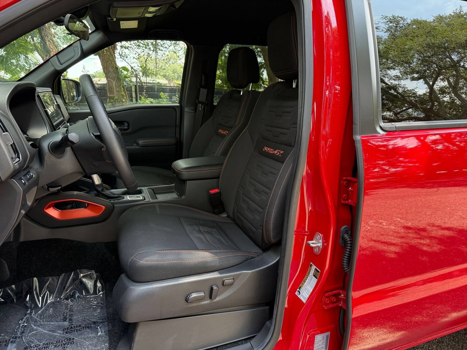 Used 2026 Nissan Frontier PRO-4X AWD/4WD image 32