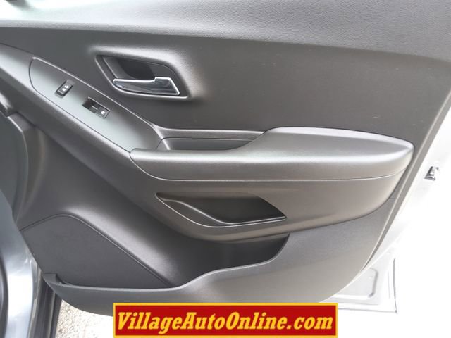 Used 2019 Chevrolet Trax LT w/ LT Convenience Package FWD image 32