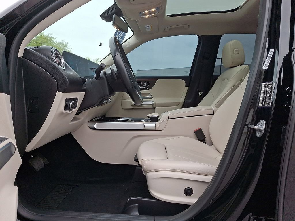Used 2021 Mercedes-Benz GLB 250 4MATIC w/ Premium Package image 13