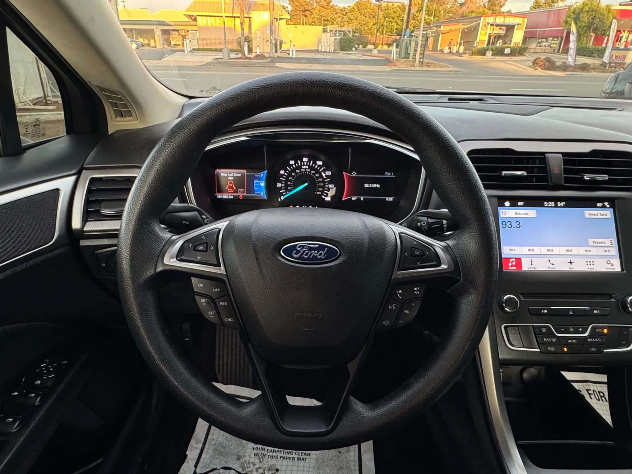 Used 2017 Ford Fusion SE w/ Fusion SE Technology Package FWD image 21
