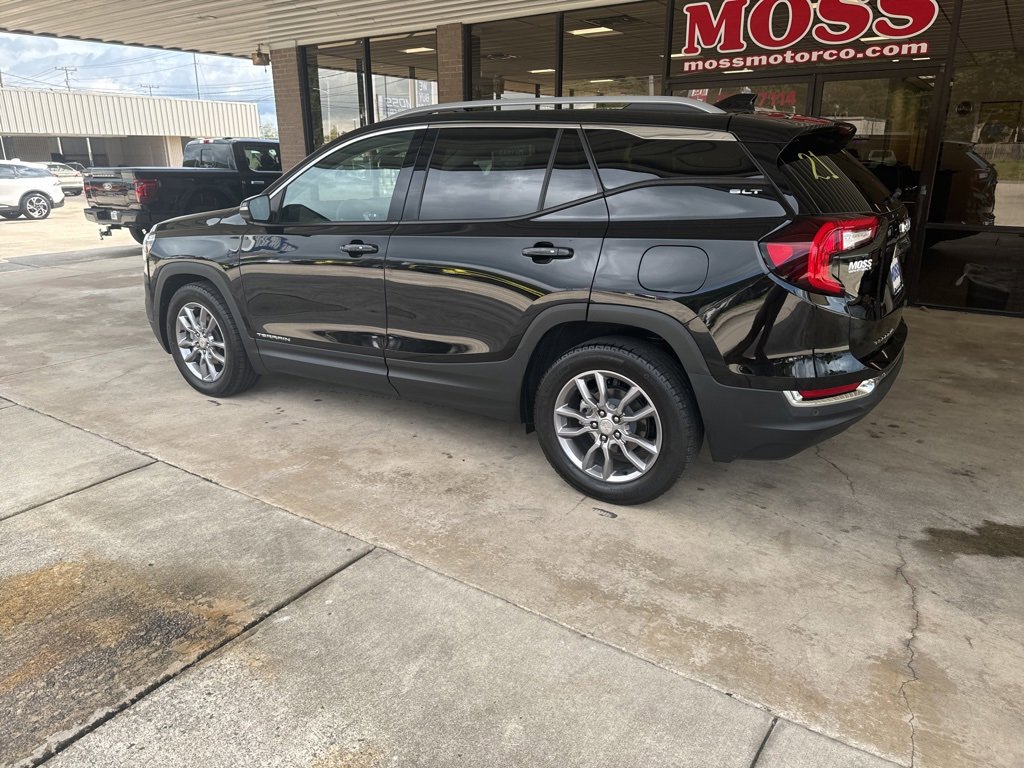 Used 2022 GMC Terrain SLT w/ Infotainment Package II image 6