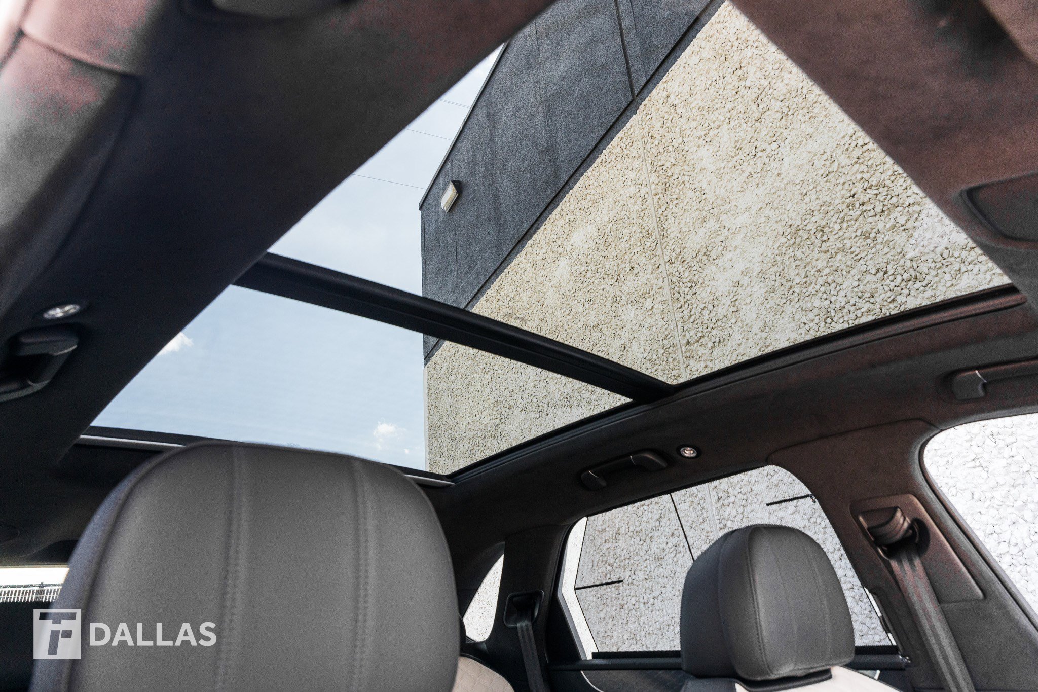 Used 2023 Bentley Bentayga image 44