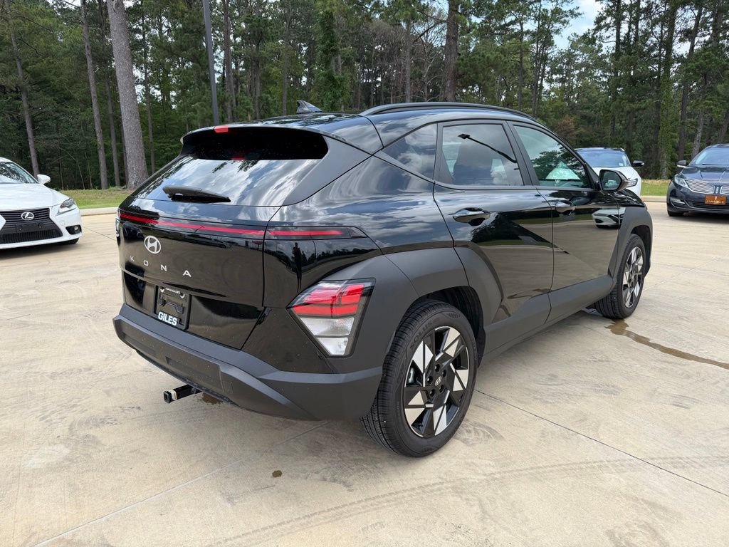 Certified 2025 Hyundai Kona SEL FWD image 5