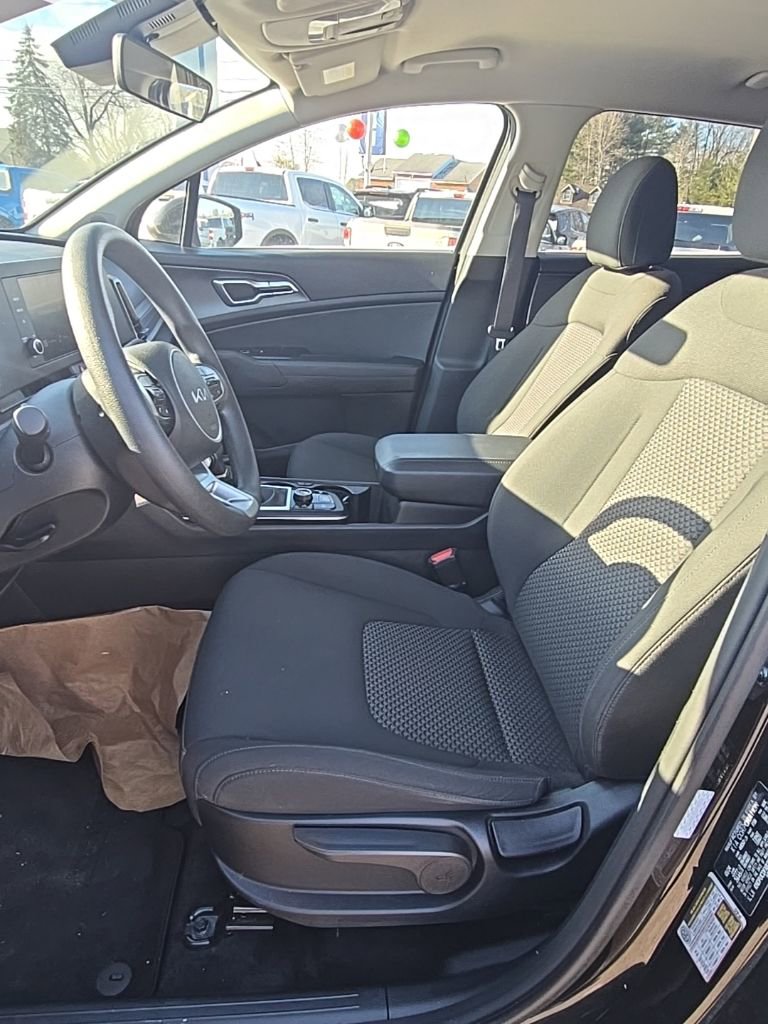 Used 2024 Kia Sportage LX image 12