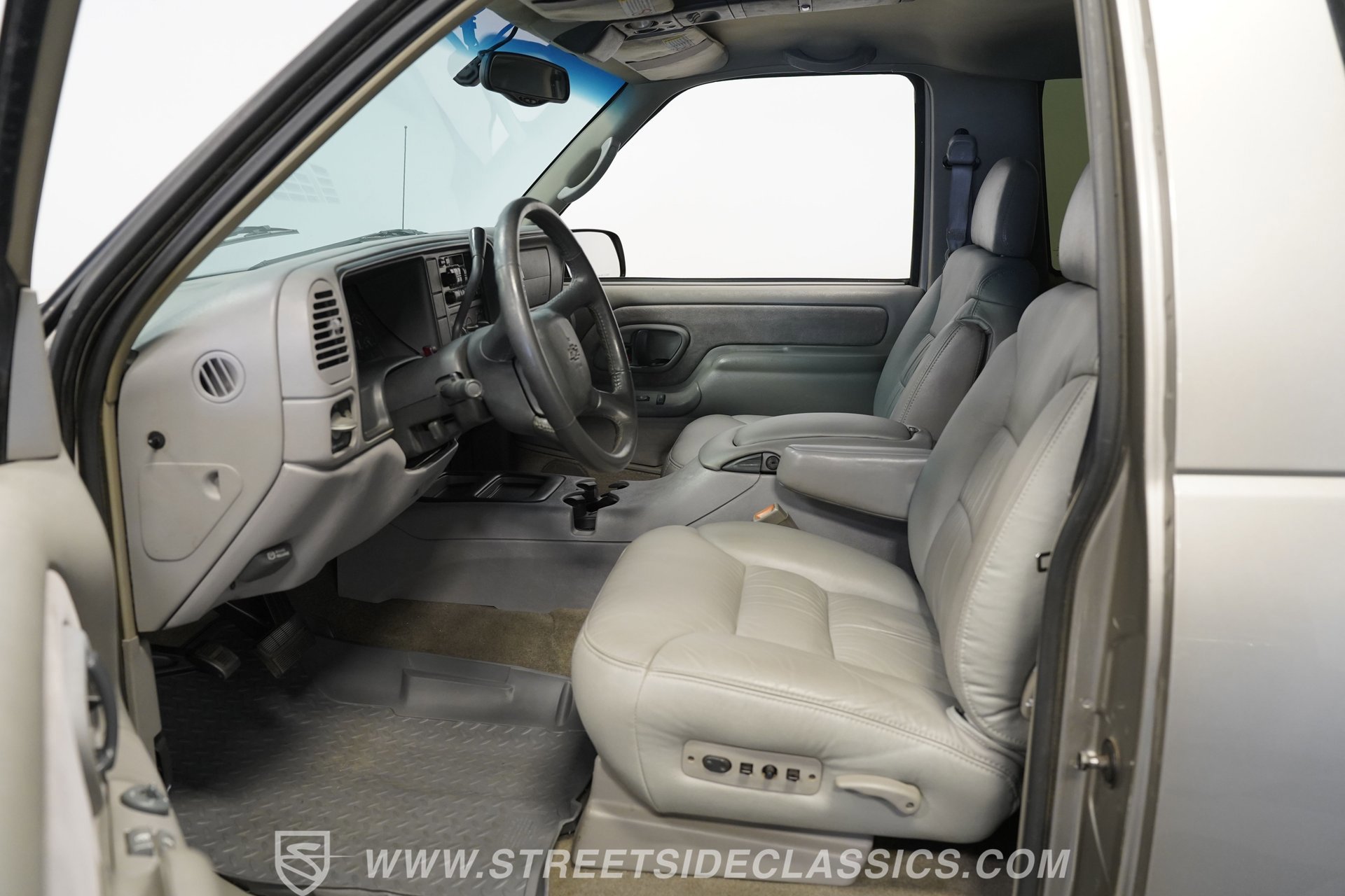 Used 1999 Chevrolet Tahoe 4WD 2-Door w/ Preferred Equipment Group image 3