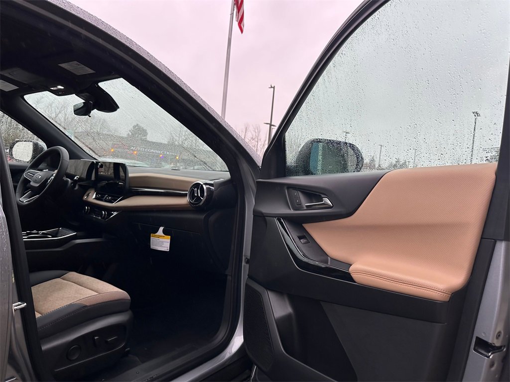 Used 2026 Chevrolet Equinox ACTIV w/ Convenience Package III image 11