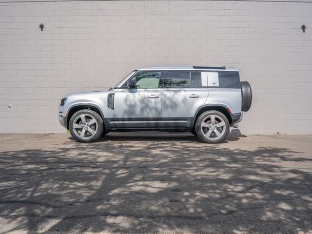 Used 2024 Land Rover Defender 110 SE AWD/4WD video 2
