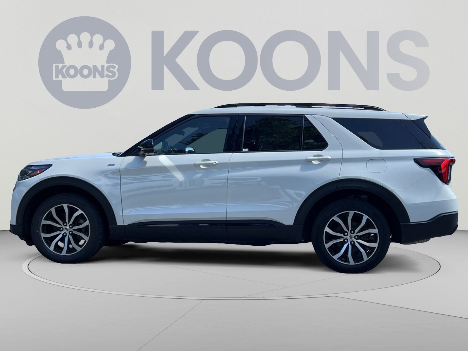 Used 2025 Ford Explorer ST-Line AWD/4WD image 7