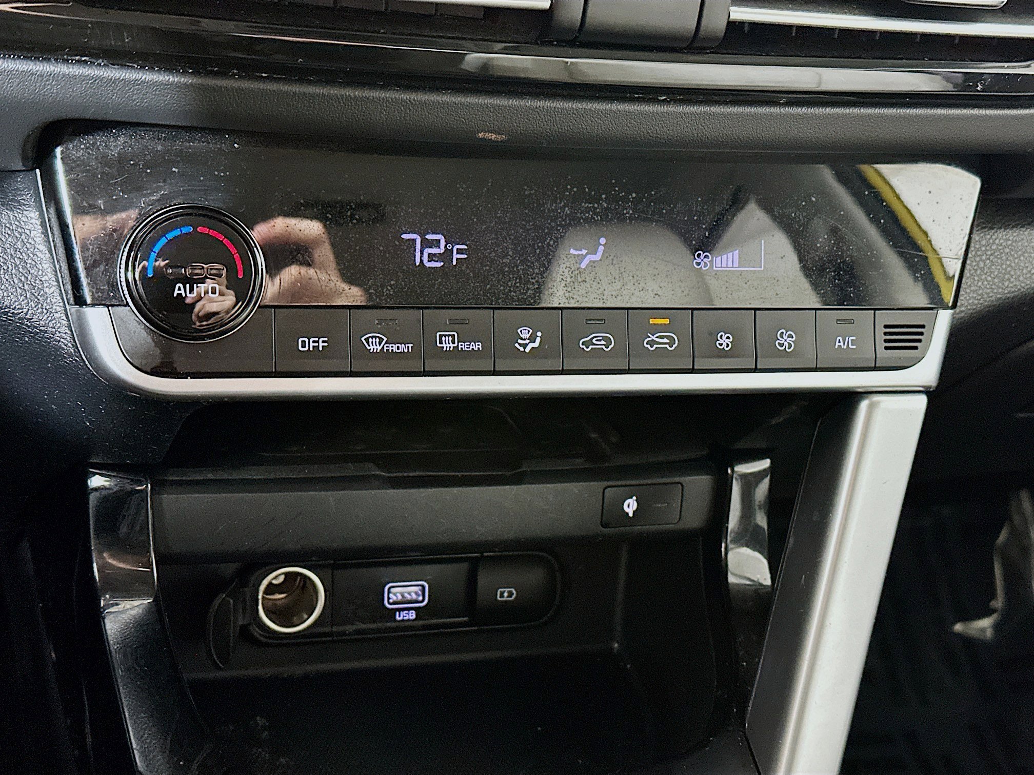 Certified 2022 Kia Seltos SX w/ Sunroof Package AWD/4WD image 16