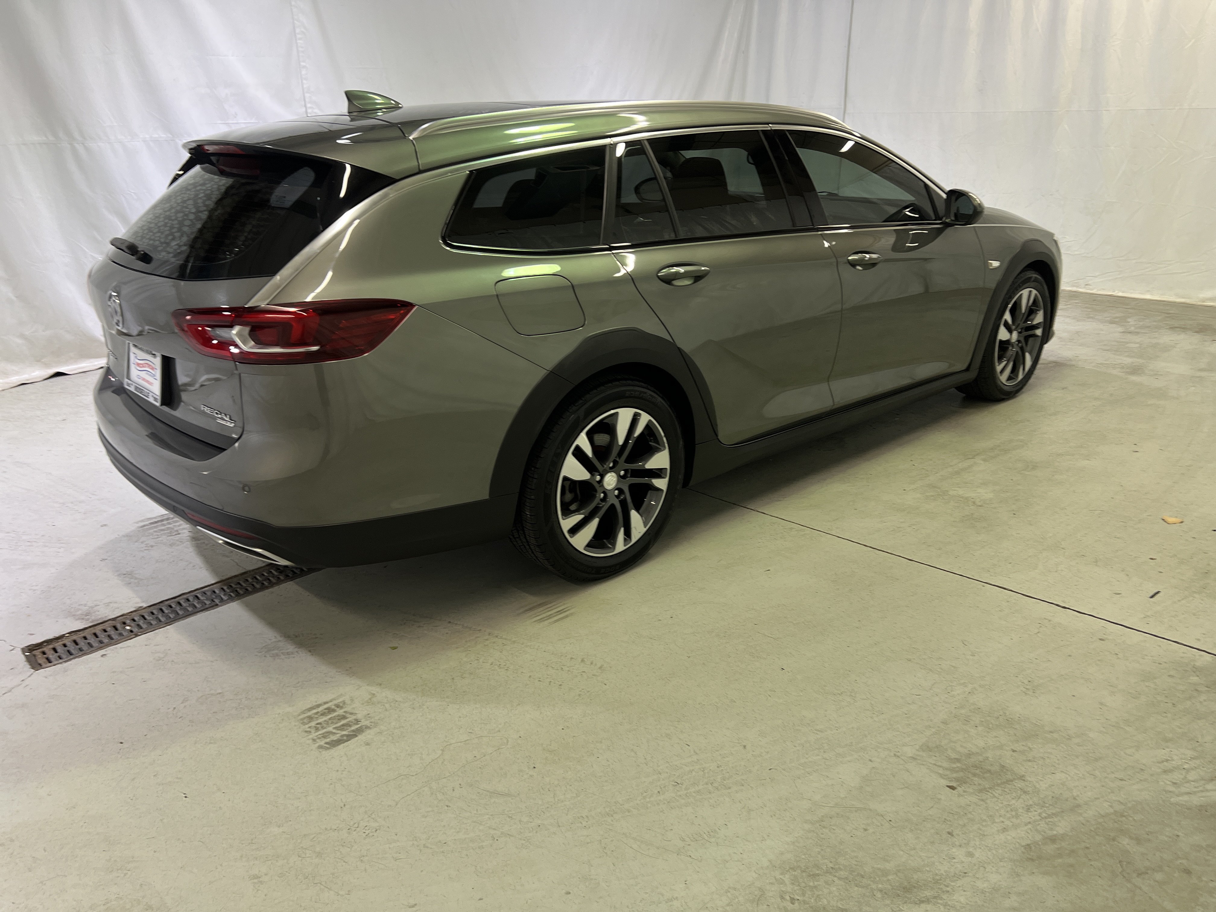 Certified 2018 Buick Regal Essence w/ Driver Confidence Package #1 AWD/4WD image 11