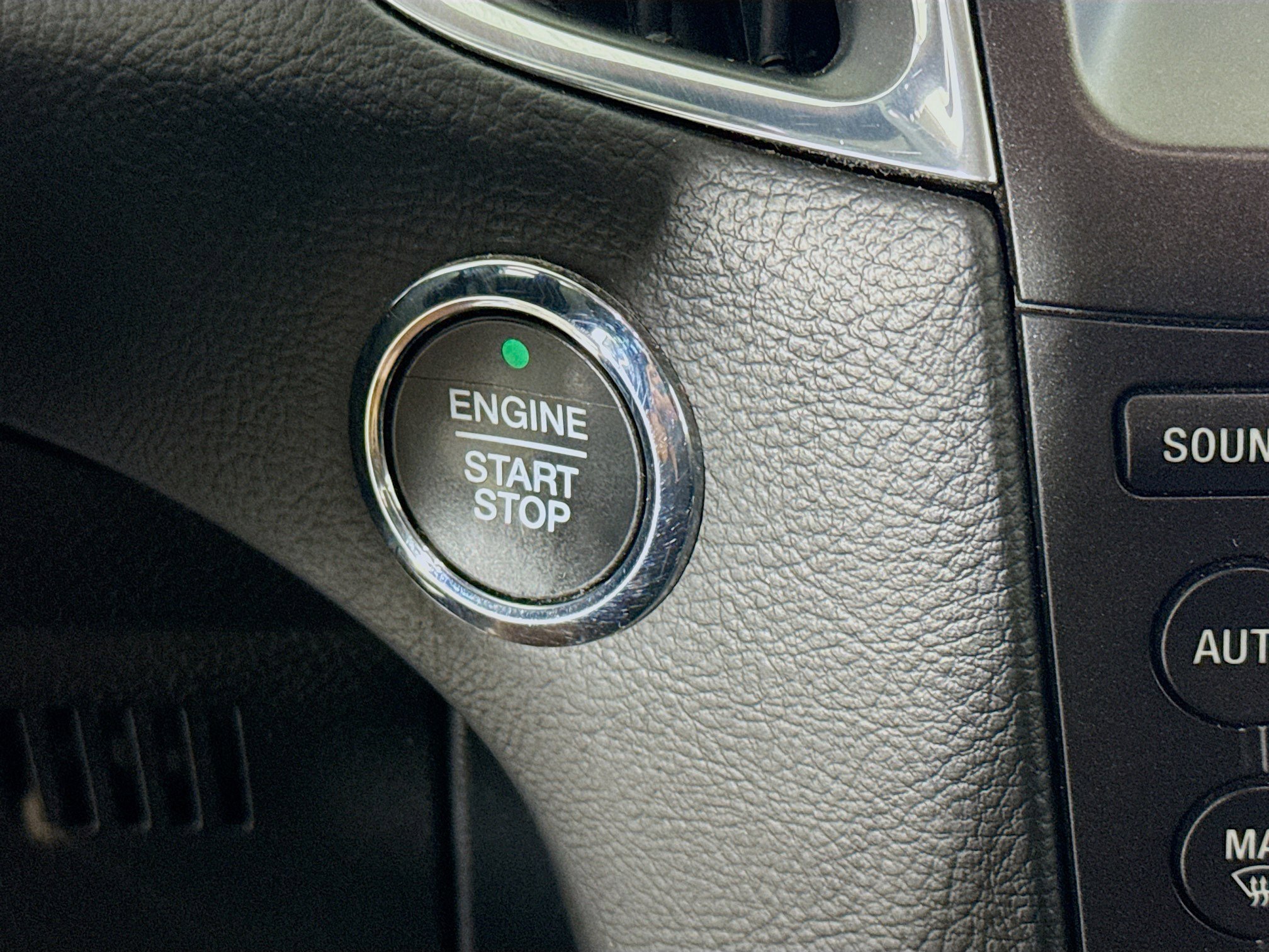 Used 2018 Ford Edge Titanium FWD image 20