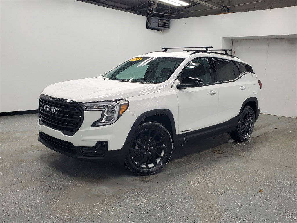 Used 2023 GMC Terrain SLT w/ Elevation Edition image 1