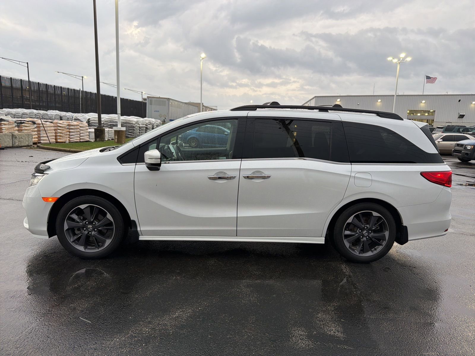 Used 2023 Honda Odyssey Elite image 3