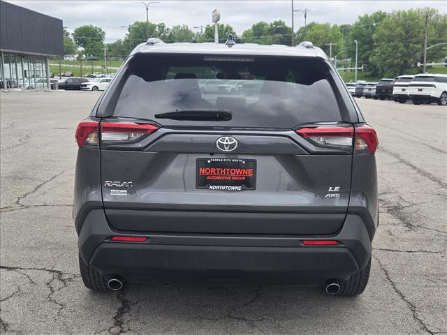 Used 2021 Toyota RAV4 LE image 4