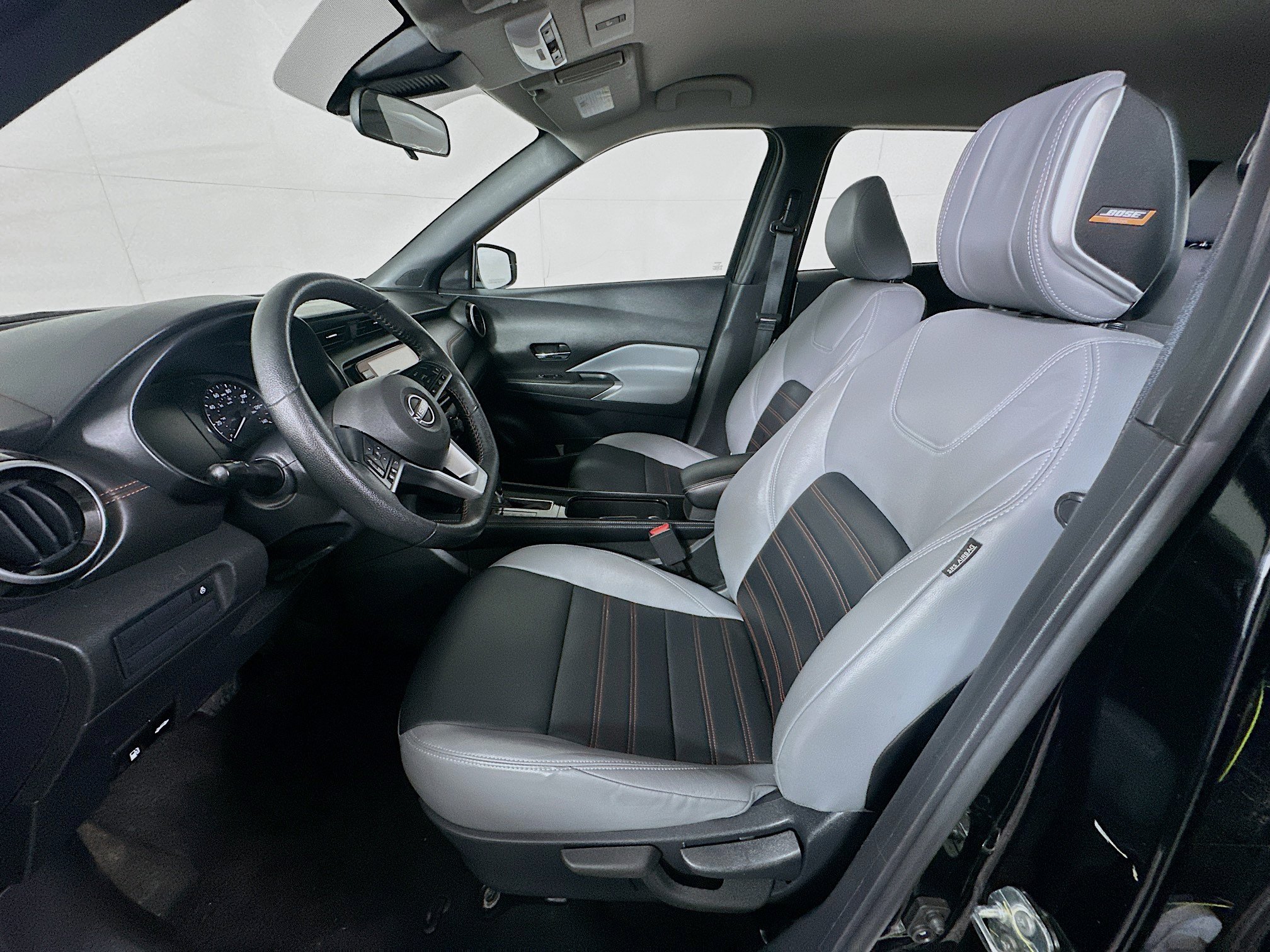 Used 2023 Nissan Kicks SR w/ SR Premium Package FWD image 13