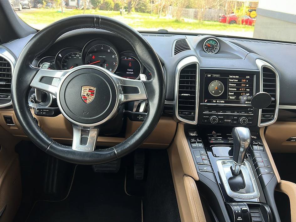 Used 2014 Porsche Cayenne Platinum Edition AWD/4WD image 17