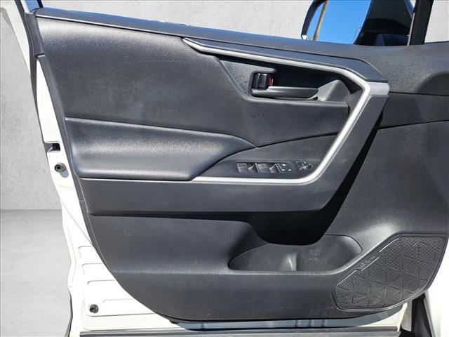 Used 2021 Toyota RAV4 LE w/ Carpet Mat Package (TMS) AWD/4WD image 17