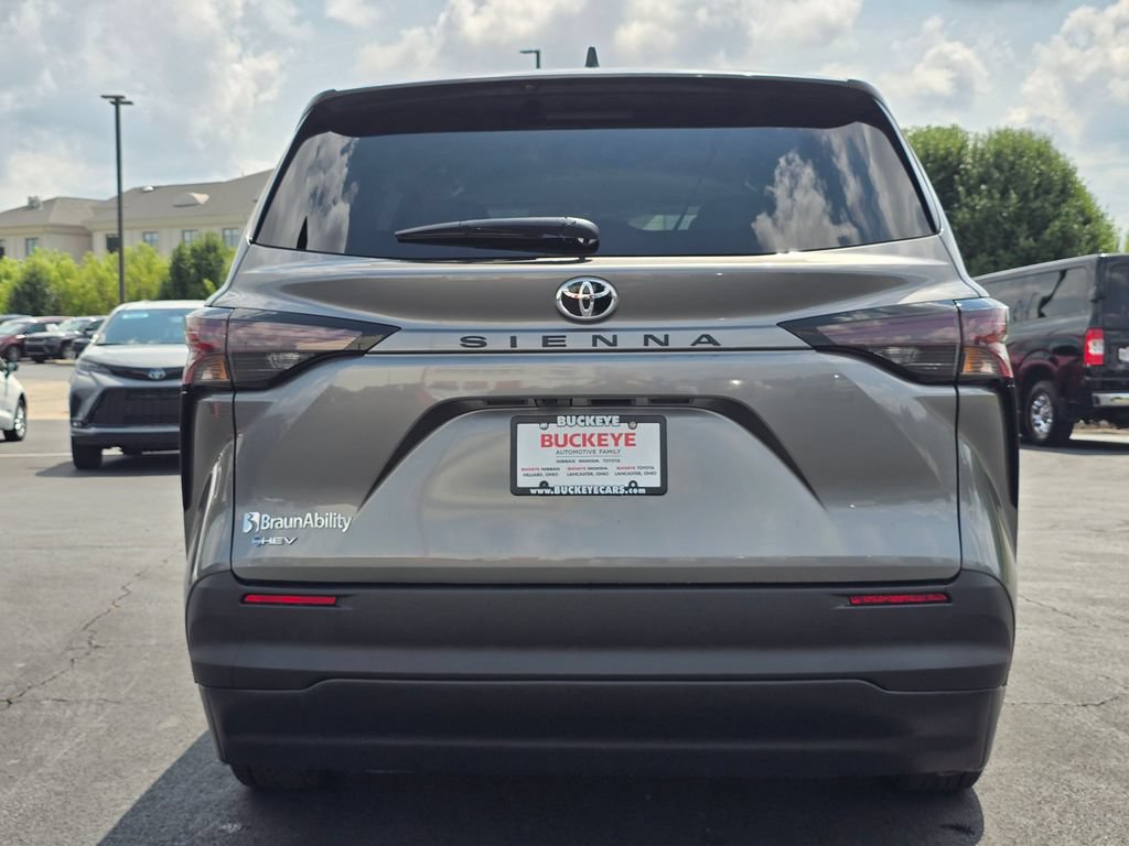 Used 2026 Toyota Sienna LE FWD image 13