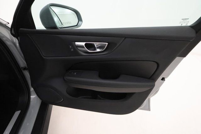 Used 2024 Volvo V60 B5 Cross Country Plus image 21