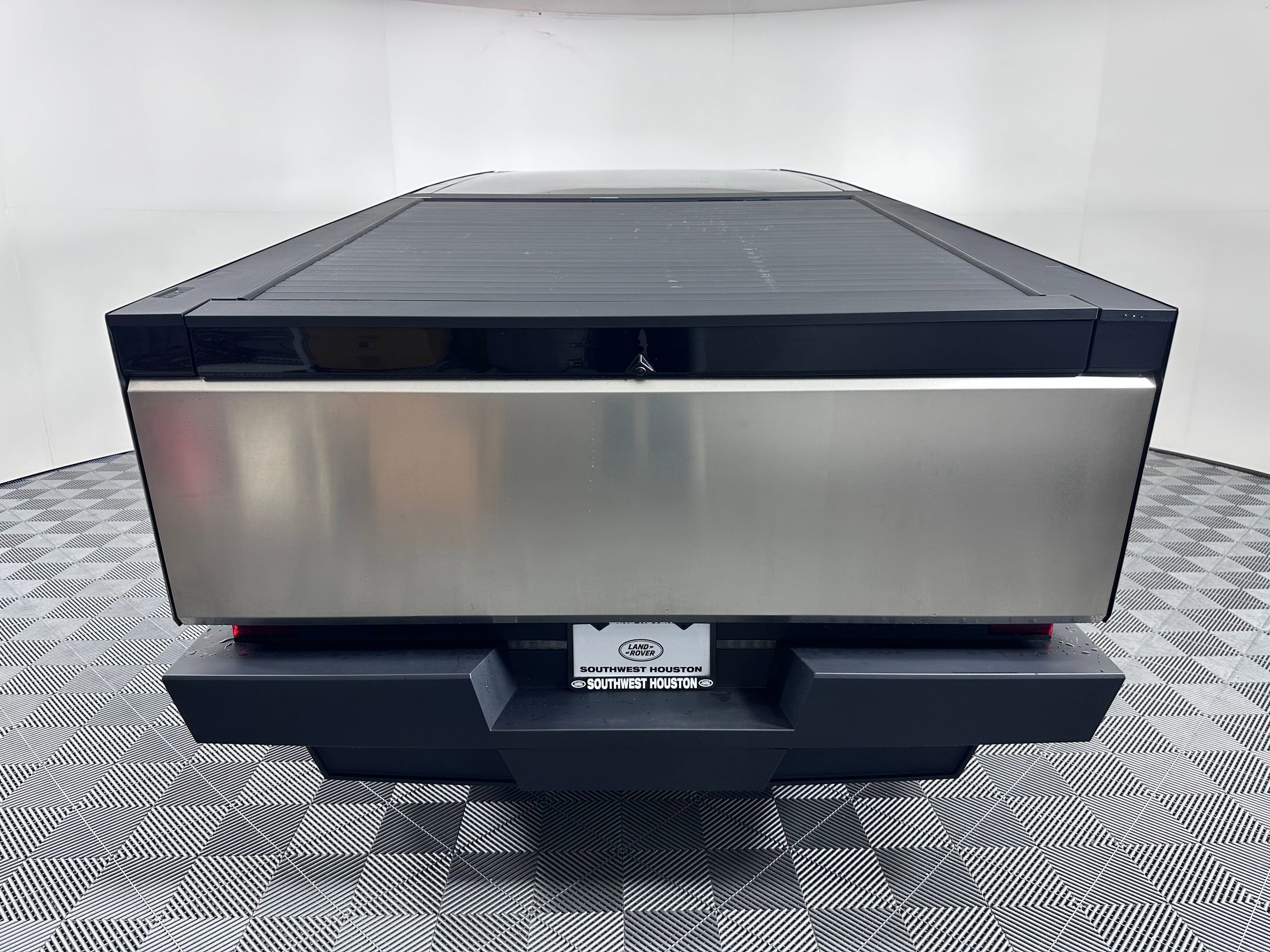 Used 2024 Tesla Cybertruck AWD Crew Cab image 9