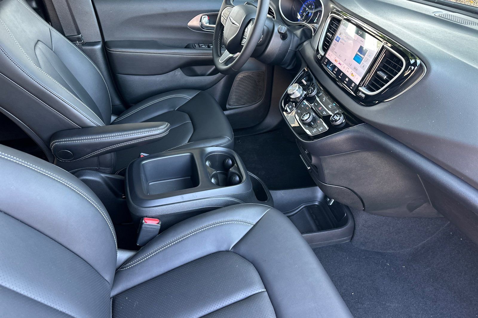 New 2026 Chrysler Voyager LX FWD image 14