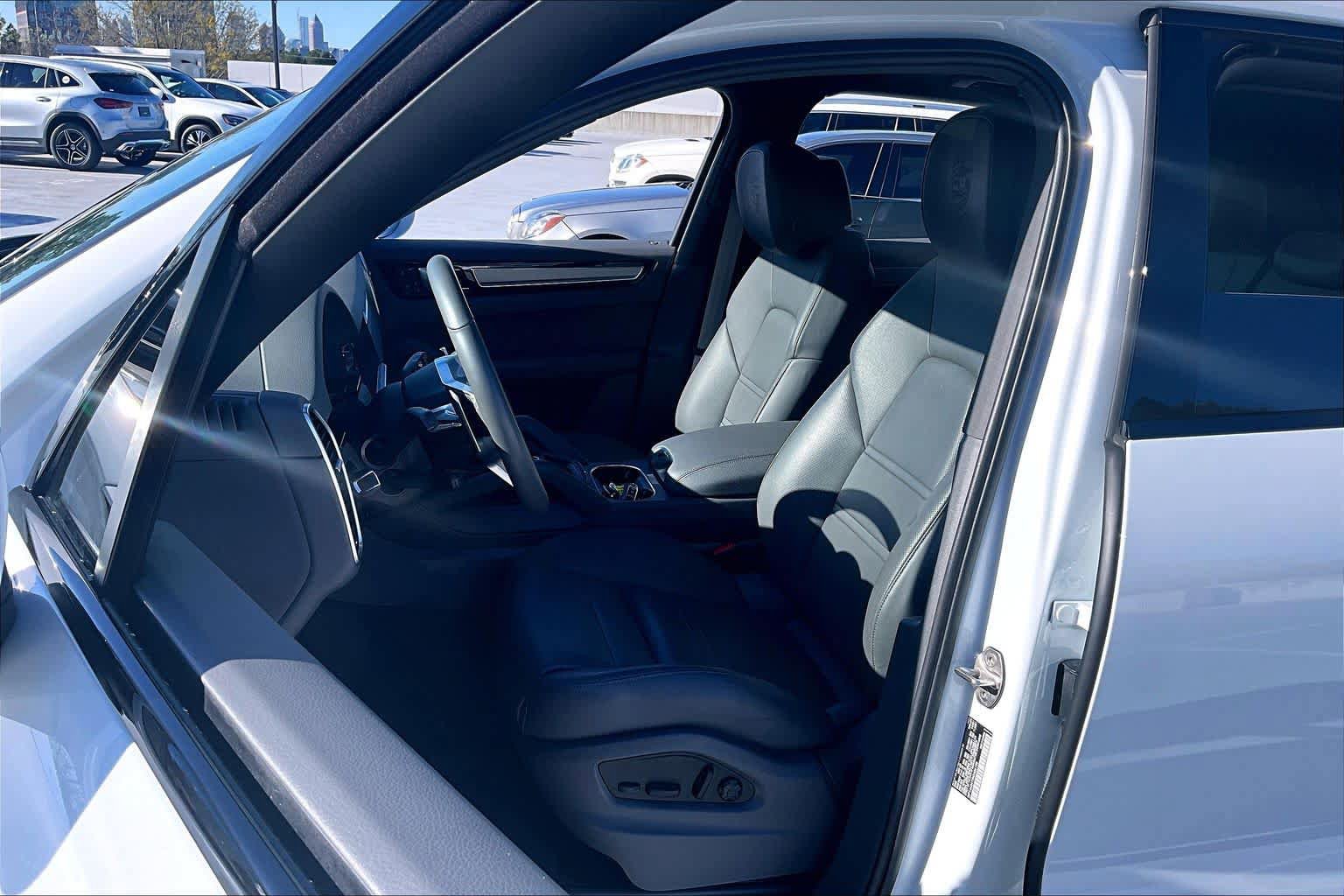 Used 2022 Porsche Cayenne AWD/4WD image 8
