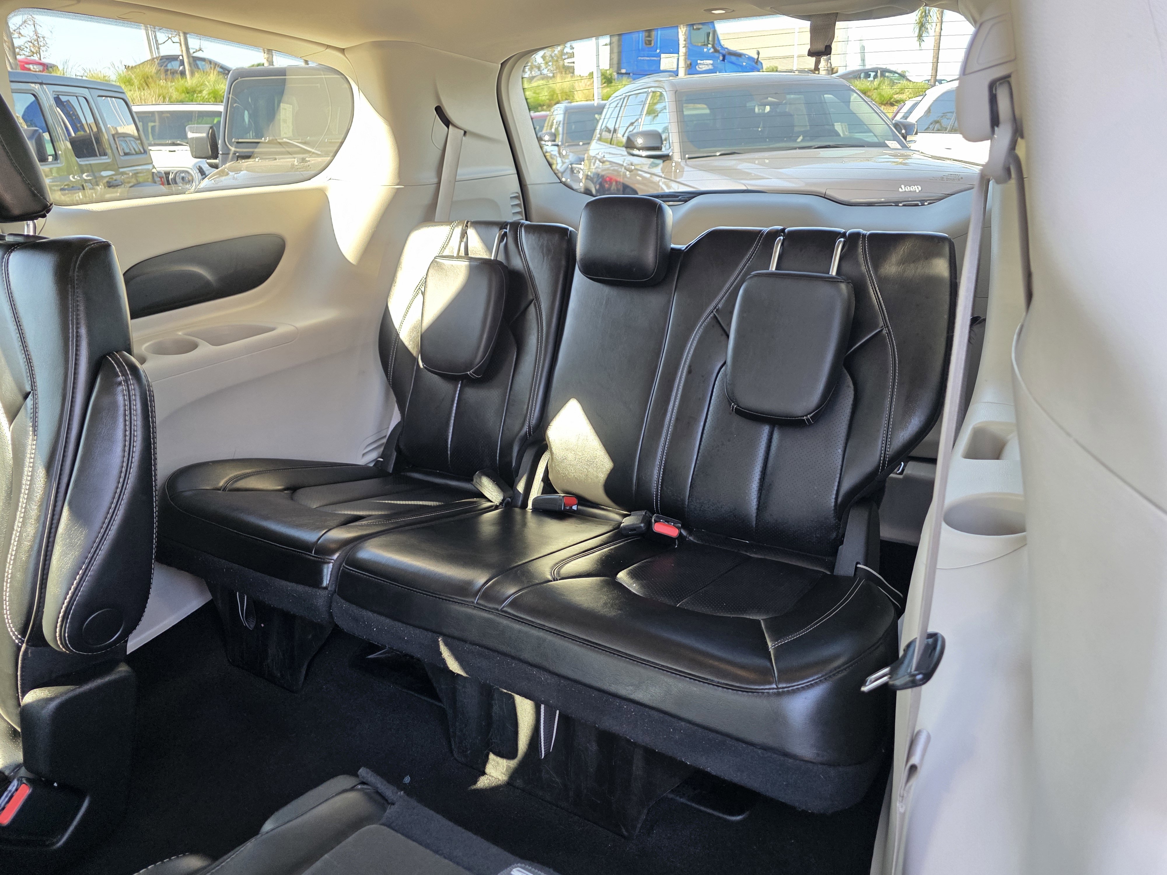 Certified 2023 Chrysler Pacifica Touring-L image 19