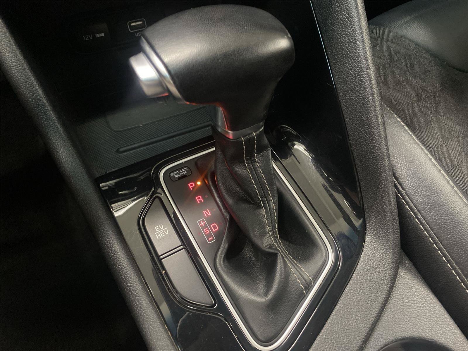 Used 2020 Kia Niro EX FWD image 24