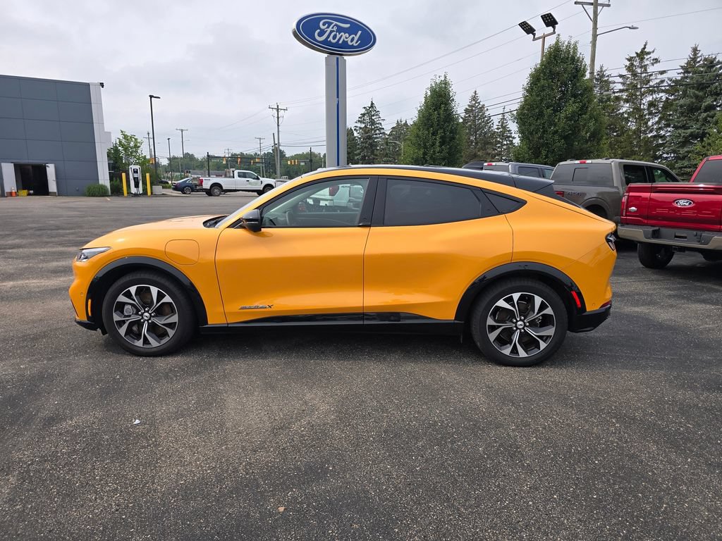 Certified 2022 Ford Mustang Mach-E Premium AWD/4WD image 2