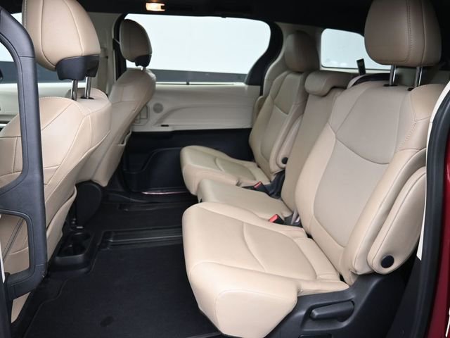 Used 2021 Toyota Sienna XLE image 27