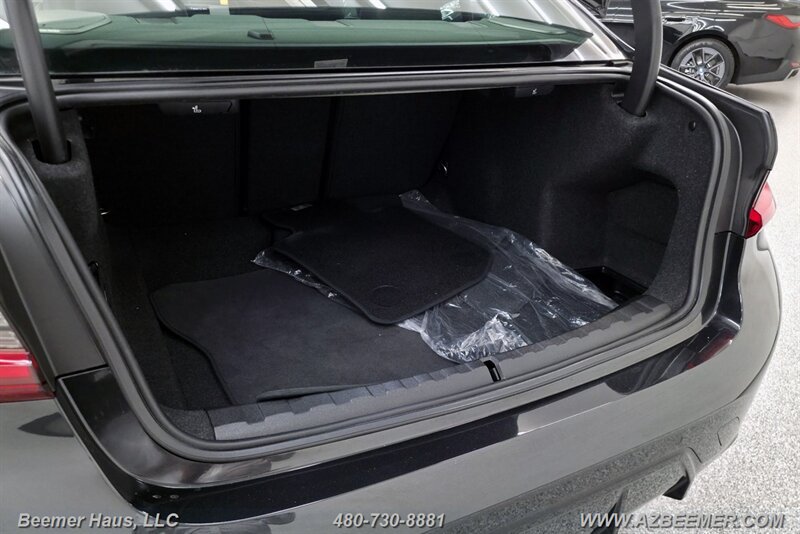 Used 2023 BMW 330i Sedan w/ M Sport Package RWD image 26