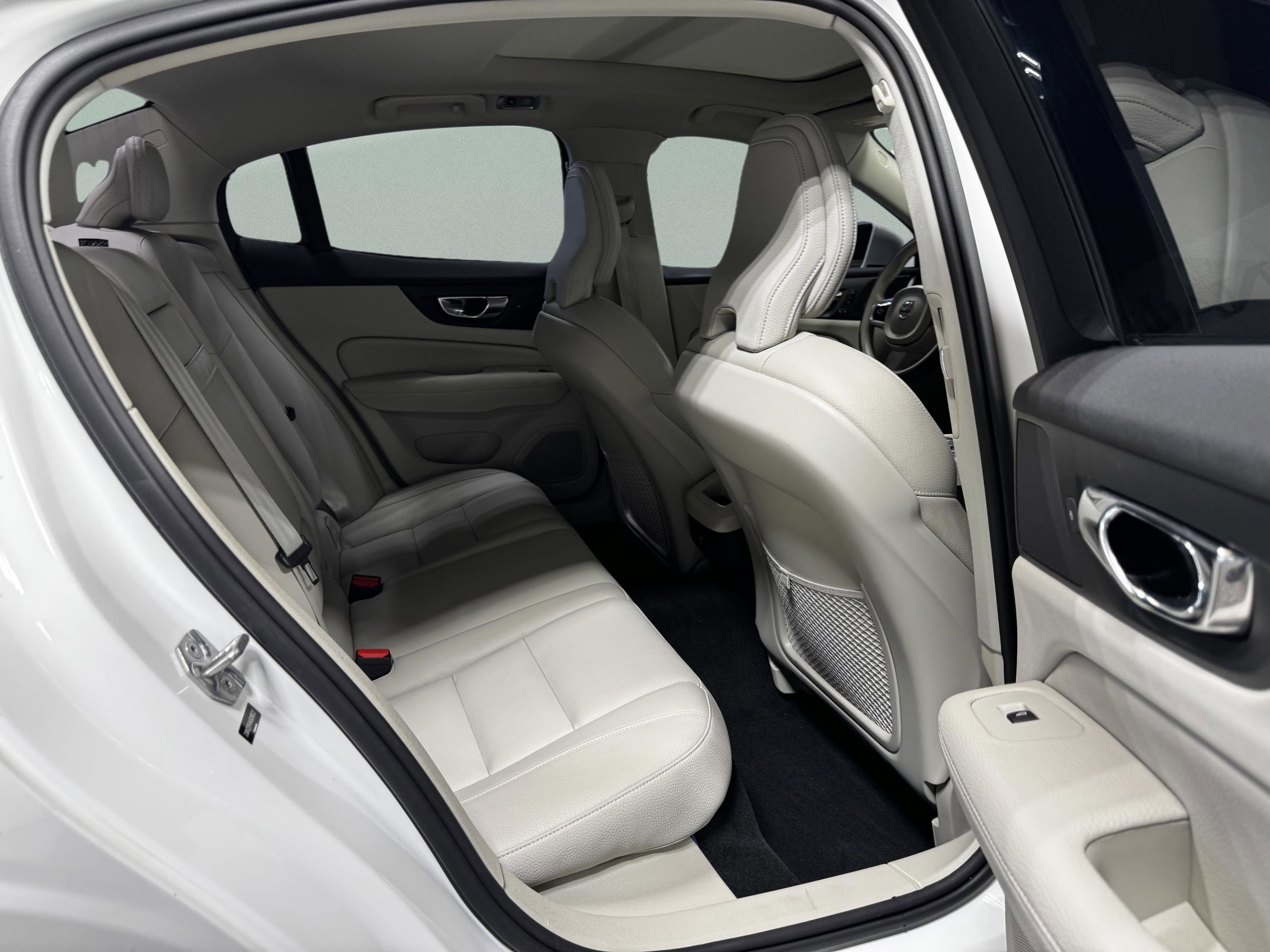 Used 2019 Volvo S60 T6 Momentum w/ Multimedia Package image 31