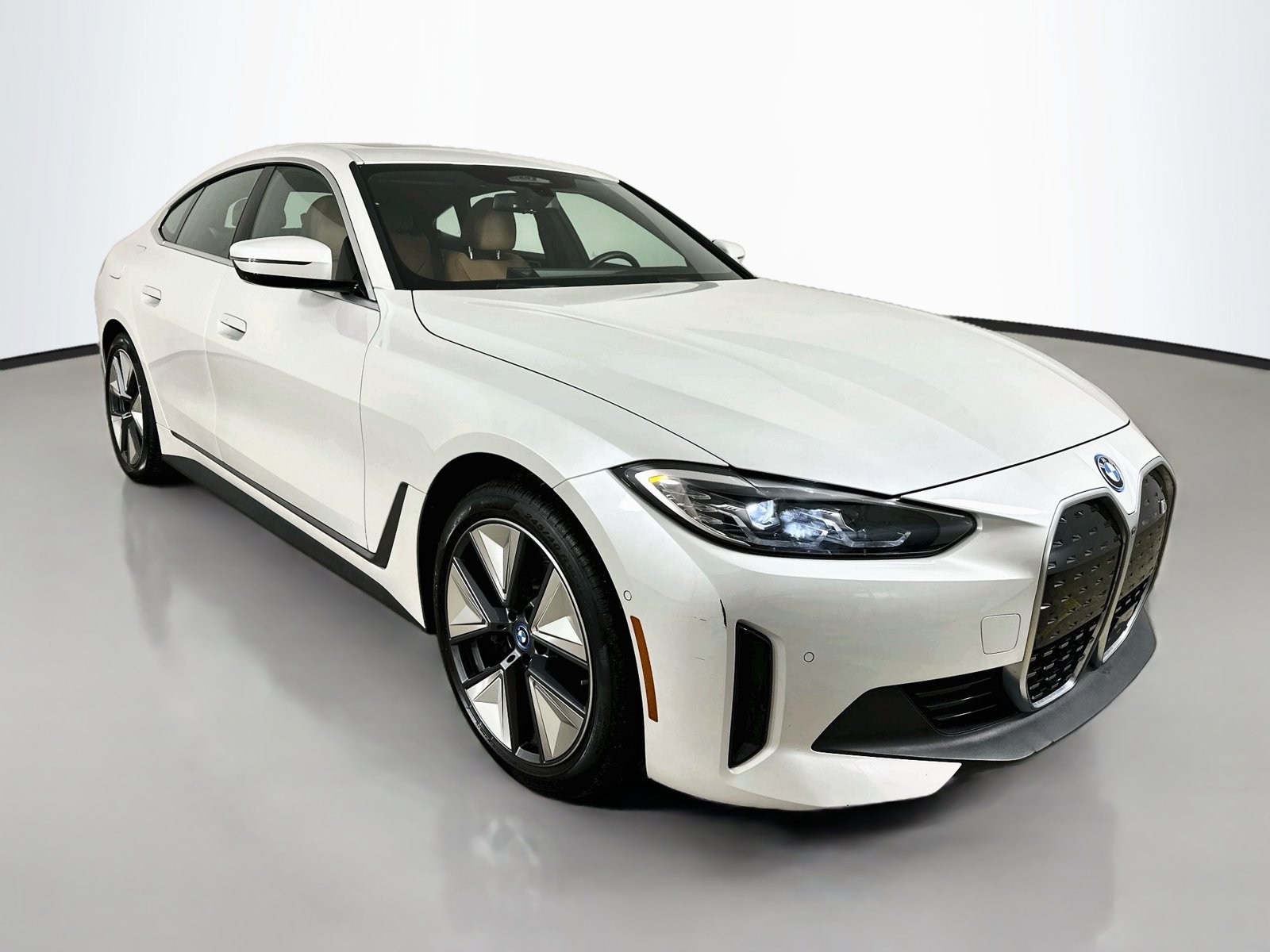 Used 2024 BMW i4 eDrive35 w/ Premium Package RWD image 3