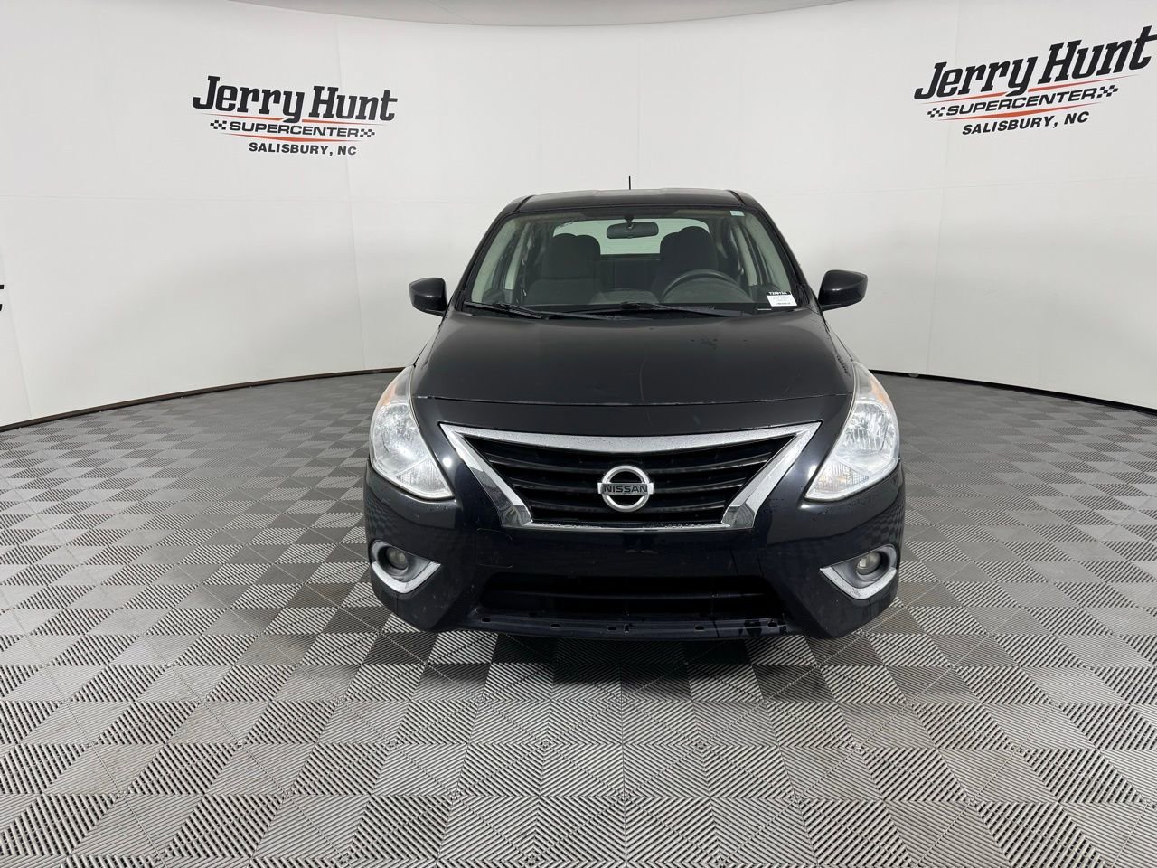Used 2017 Nissan Versa SV w/ SV Special Edition Package image 6