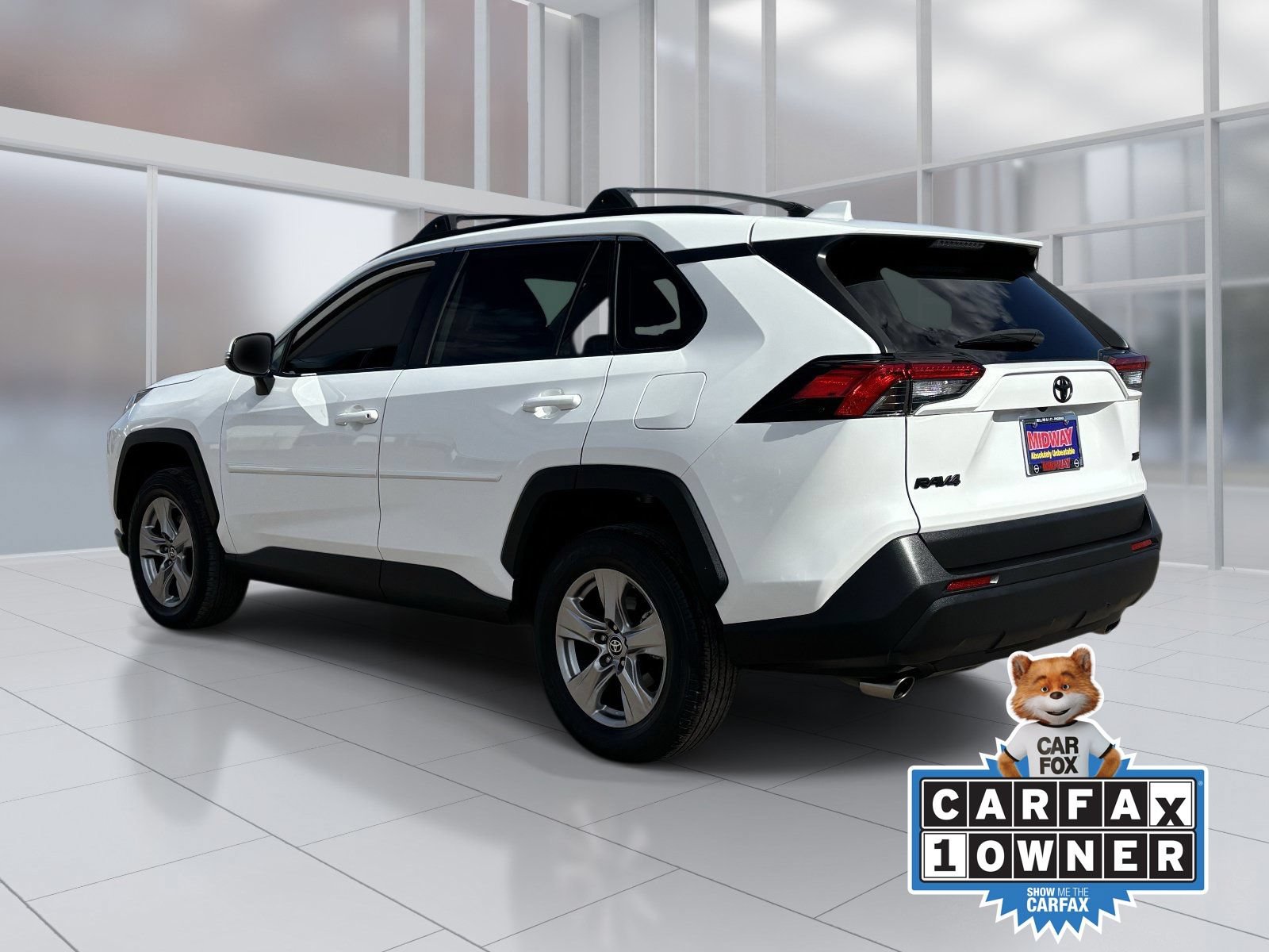 Used 2022 Toyota RAV4 XLE w/ Convenience Package FWD image 4