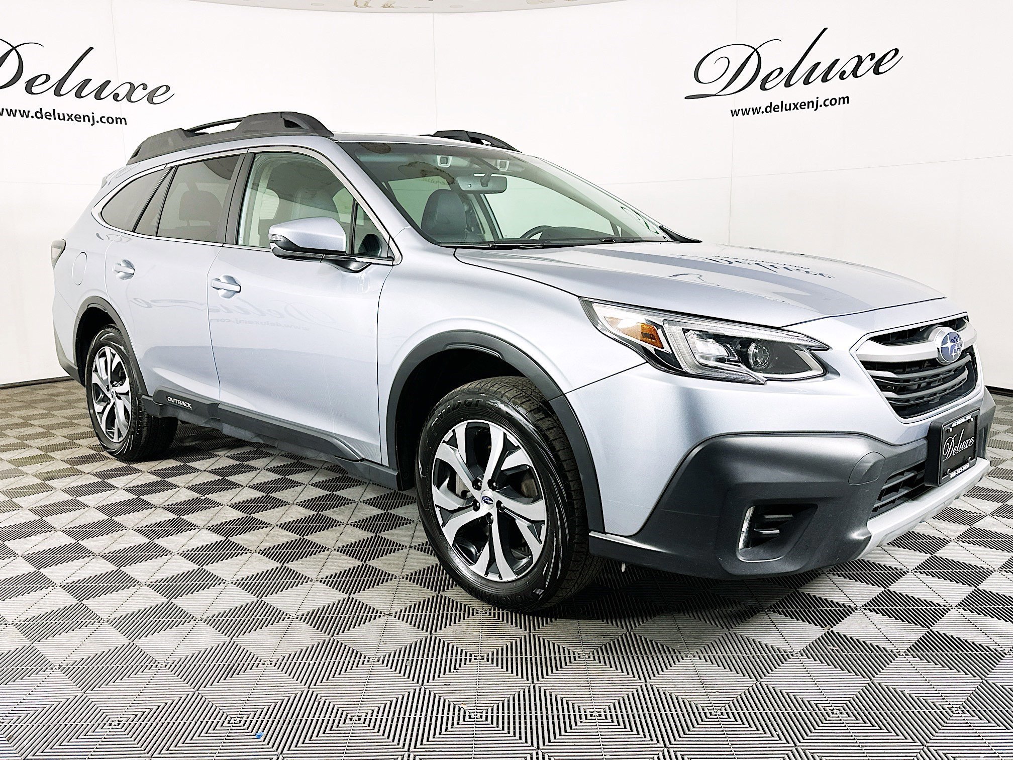 Used 2022 Subaru Outback Limited XT image 1