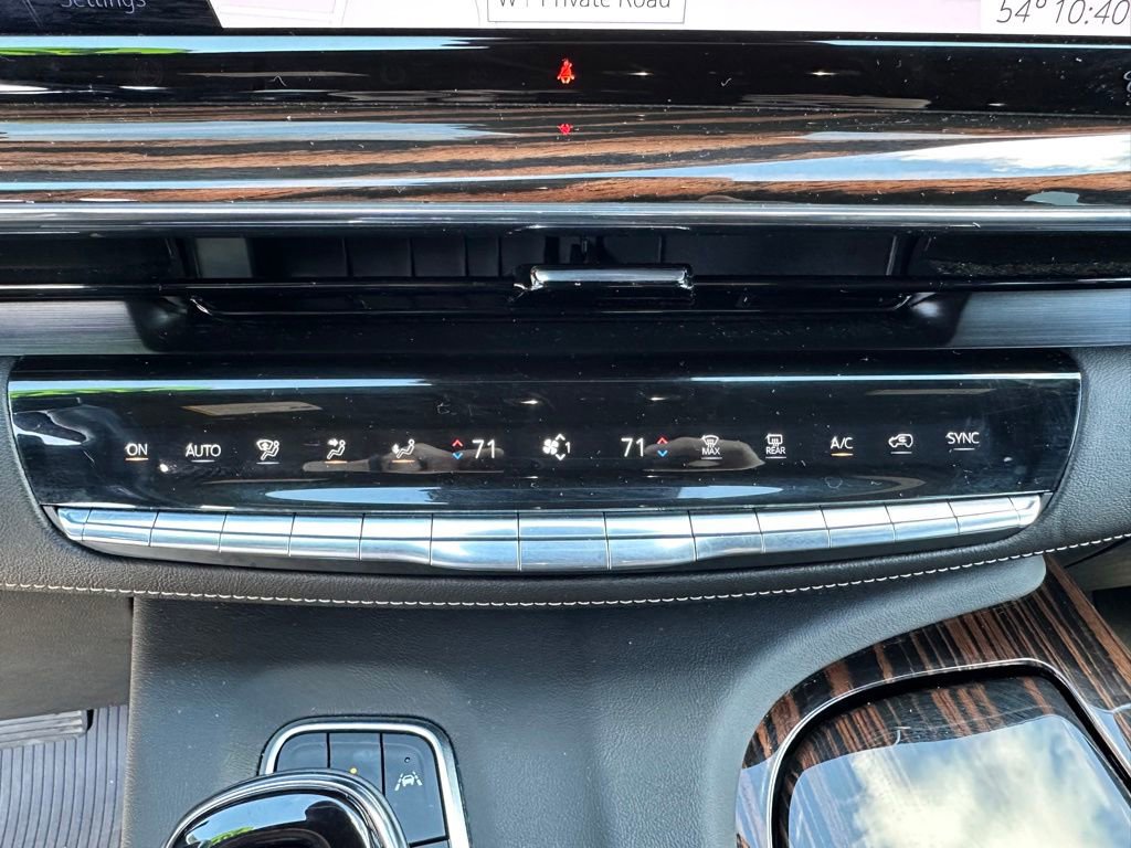 Used 2024 Cadillac Escalade Luxury AWD/4WD image 36