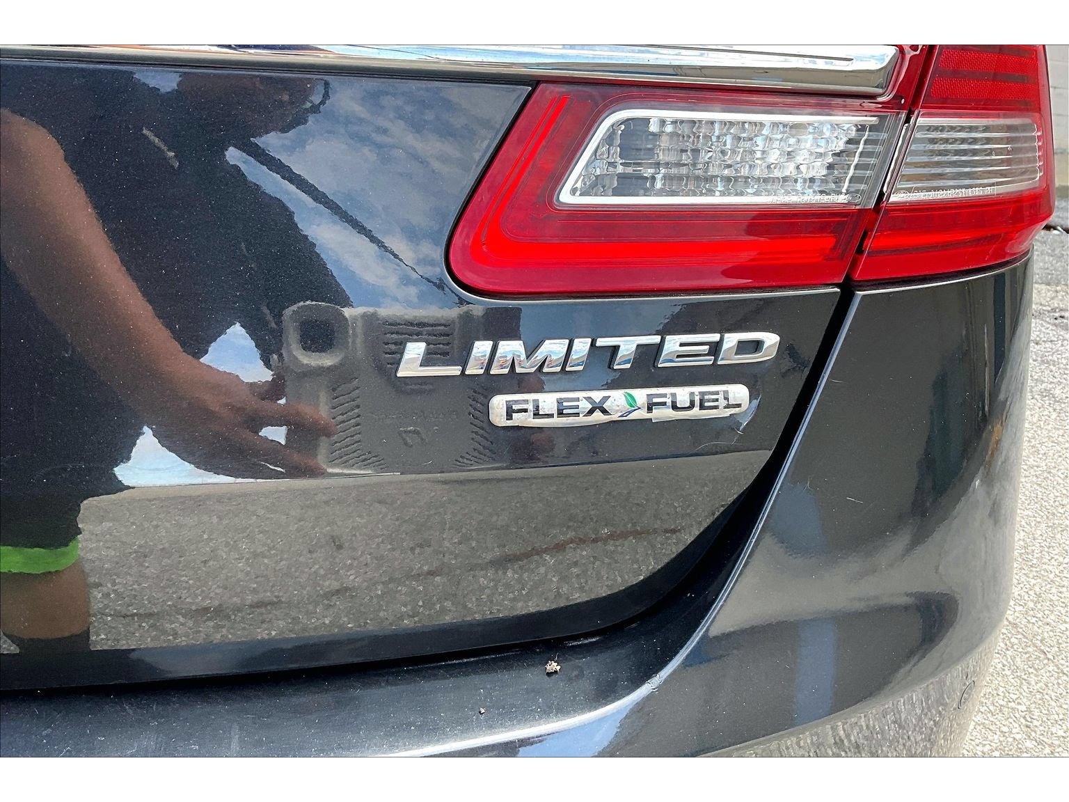 Used 2013 Ford Taurus Limited FWD image 38