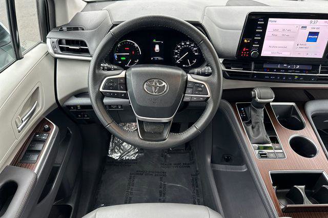 Certified 2023 Toyota Sienna XLE image 18